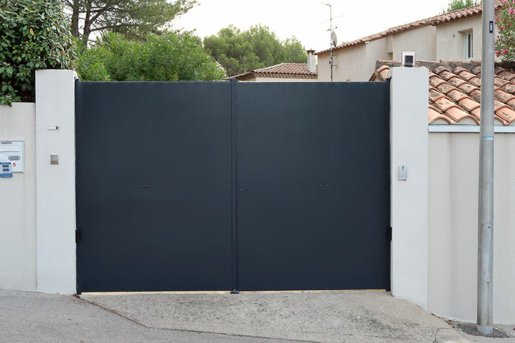 découvrez notre sélection de peintures extérieures de haute qualité, conçues pour protéger et embellir vos surfaces extérieures. résistantes aux intempéries et disponibles dans une variété de couleurs, nos peintures garantiront un résultat durable et esthétique pour tous vos projets d'extérieur.