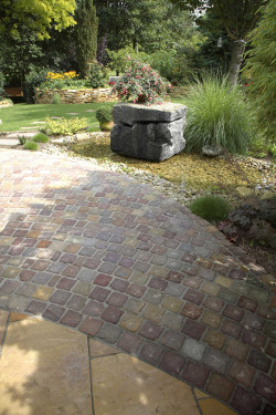 découvrez comment choisir les pavés idéaux pour votre jardin. explorez les différents matériaux, styles et motifs pour créer un espace extérieur harmonieux et esthétique qui reflète votre personnalité.