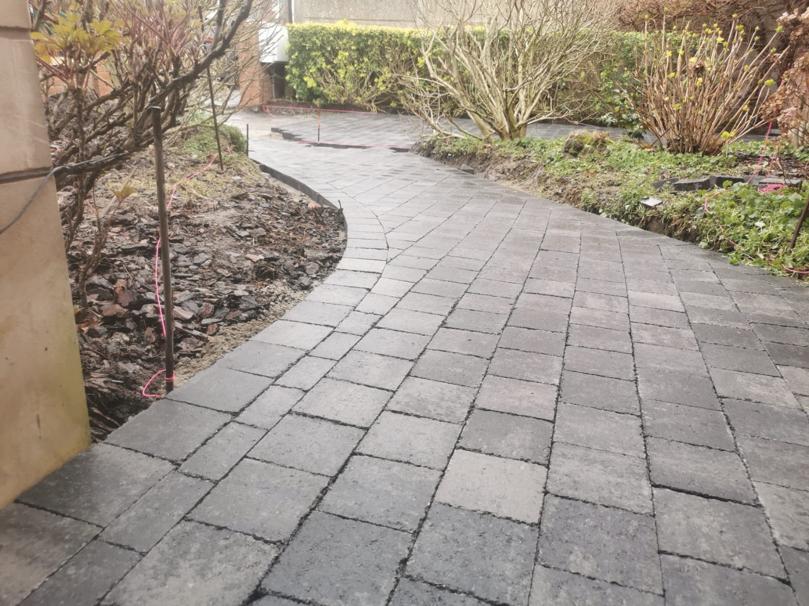 découvrez comment choisir les pavés idéaux pour sublimer votre jardin. guide sur les différents matériaux, styles et conseils d'installation pour créer un espace extérieur harmonieux et esthétique.