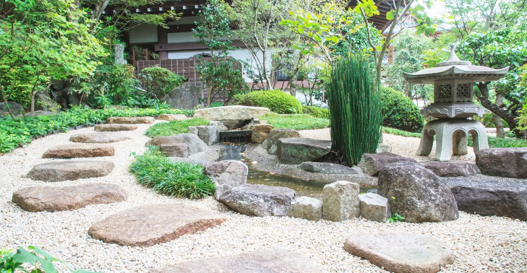 découvrez l'art du jardin zen : un espace de paix et de sérénité à travers des éléments naturels parfaitement agencés. apprenez à créer votre oasis de tranquillité avec des conseils pratiques et des inspirations pour un aménagement harmonieux.