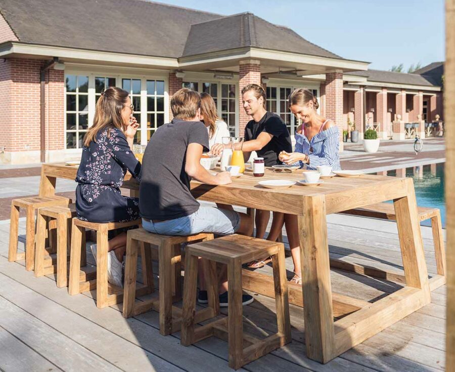 découvrez comment choisir la table parfaite pour votre terrasse. explorez les différents styles, matériaux et tailles pour créer un espace extérieur accueillant et esthétique qui répond à vos besoins.