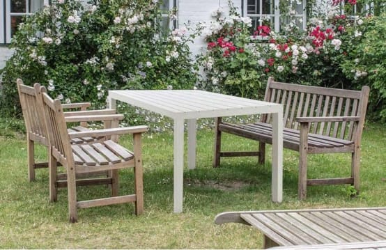 découvrez notre sélection de tables d'extérieur pour jardin, alliant style et fonctionnalité. parfaites pour vos repas en plein air, elles ajoutent une touche d'élégance à votre espace extérieur. idéales pour les barbecues, les apéritifs en famille ou entre amis, trouvez la table qui correspond à vos besoins et à votre décoration.