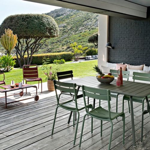 découvrez notre sélection de tables d'extérieur pour votre jardin, alliant style et confort. idéales pour vos repas en plein air, ces tables sont conçues pour résister aux intempéries tout en embellissant votre espace extérieur. trouvez la table parfaite pour profiter pleinement de vos moments en plein air.