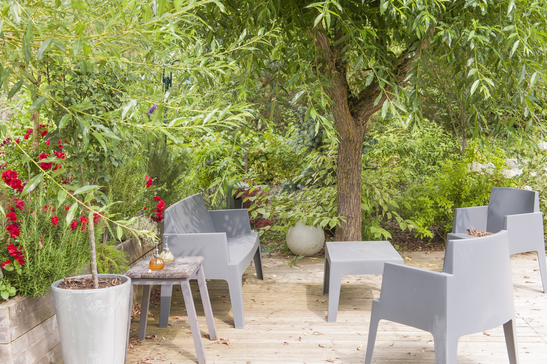 découvrez notre sélection de chaises de jardin idéales pour profiter pleinement de l'été. confortables et esthétiques, elles embelliront votre espace extérieur tout en vous offrant un maximum de détente.